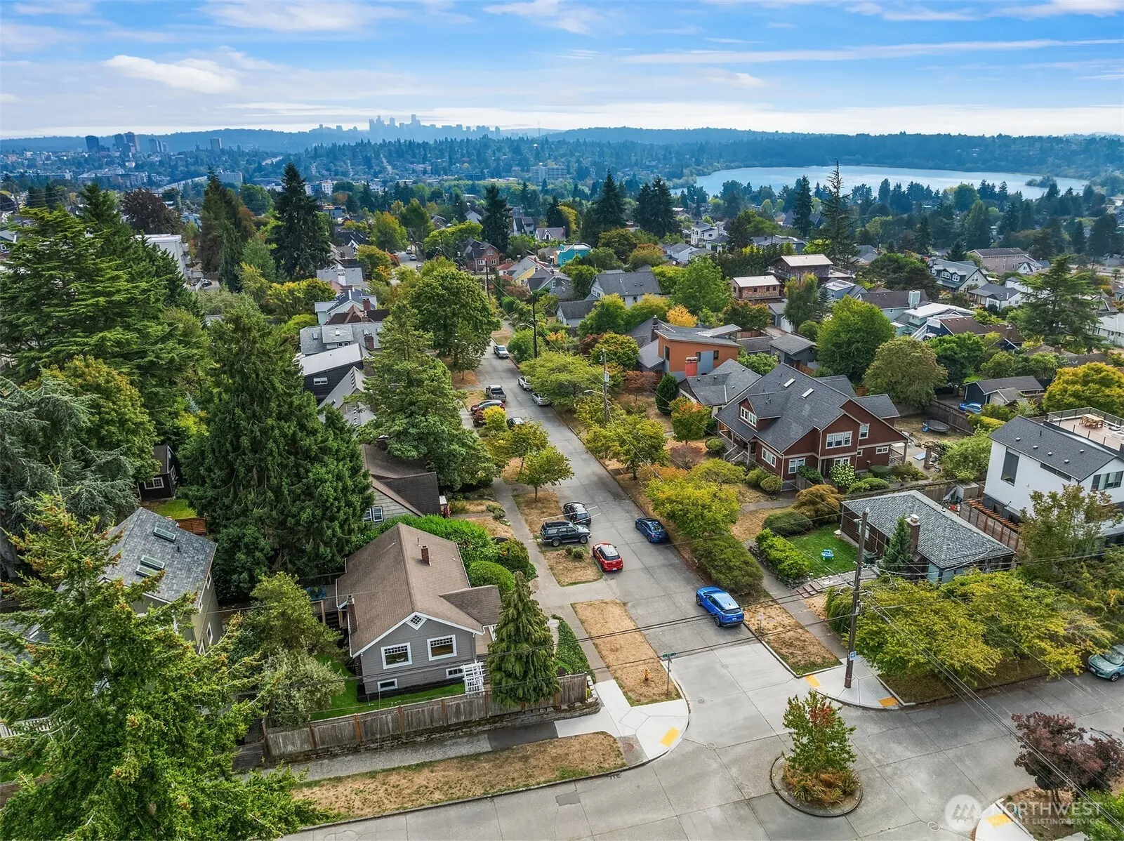 8266 4th Avenue NE, Seattle, WA 98115-4022