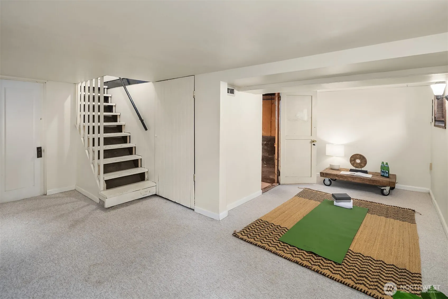 8266 4th Avenue NE, Seattle, WA 98115-4022