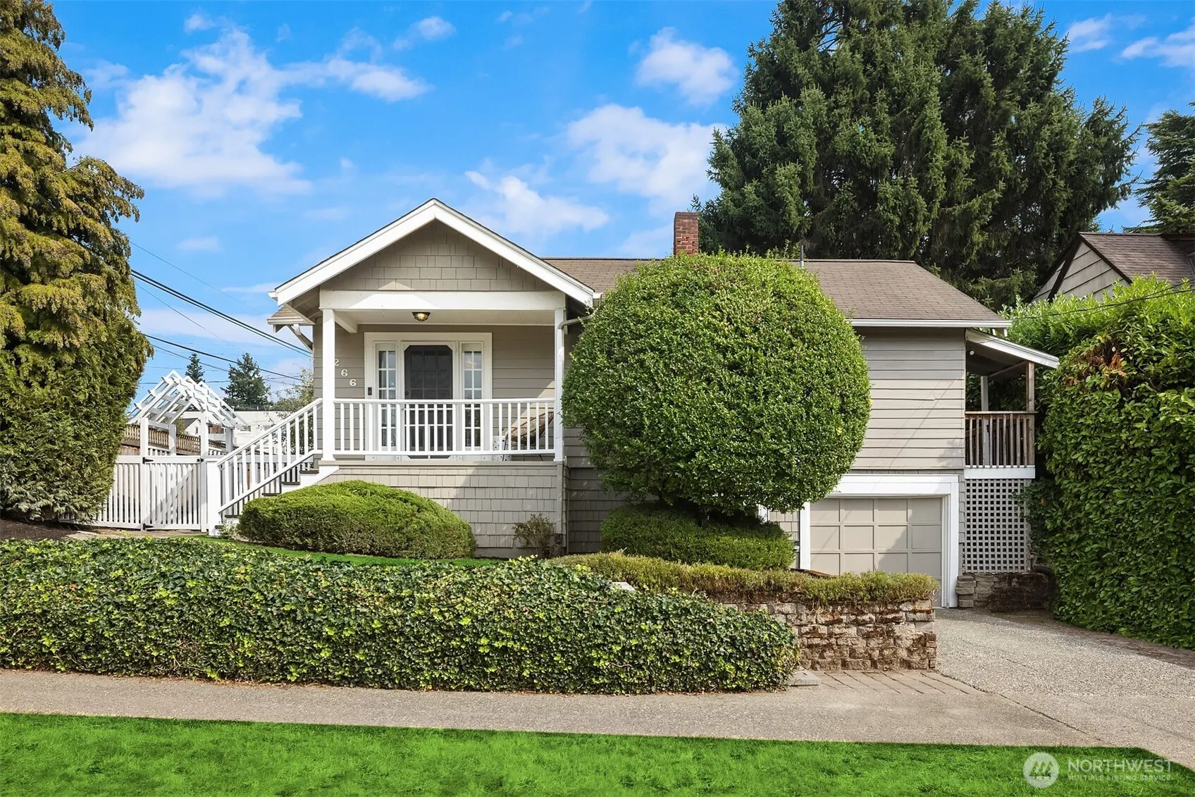 8266 4th Avenue NE, Seattle, WA 98115-4022