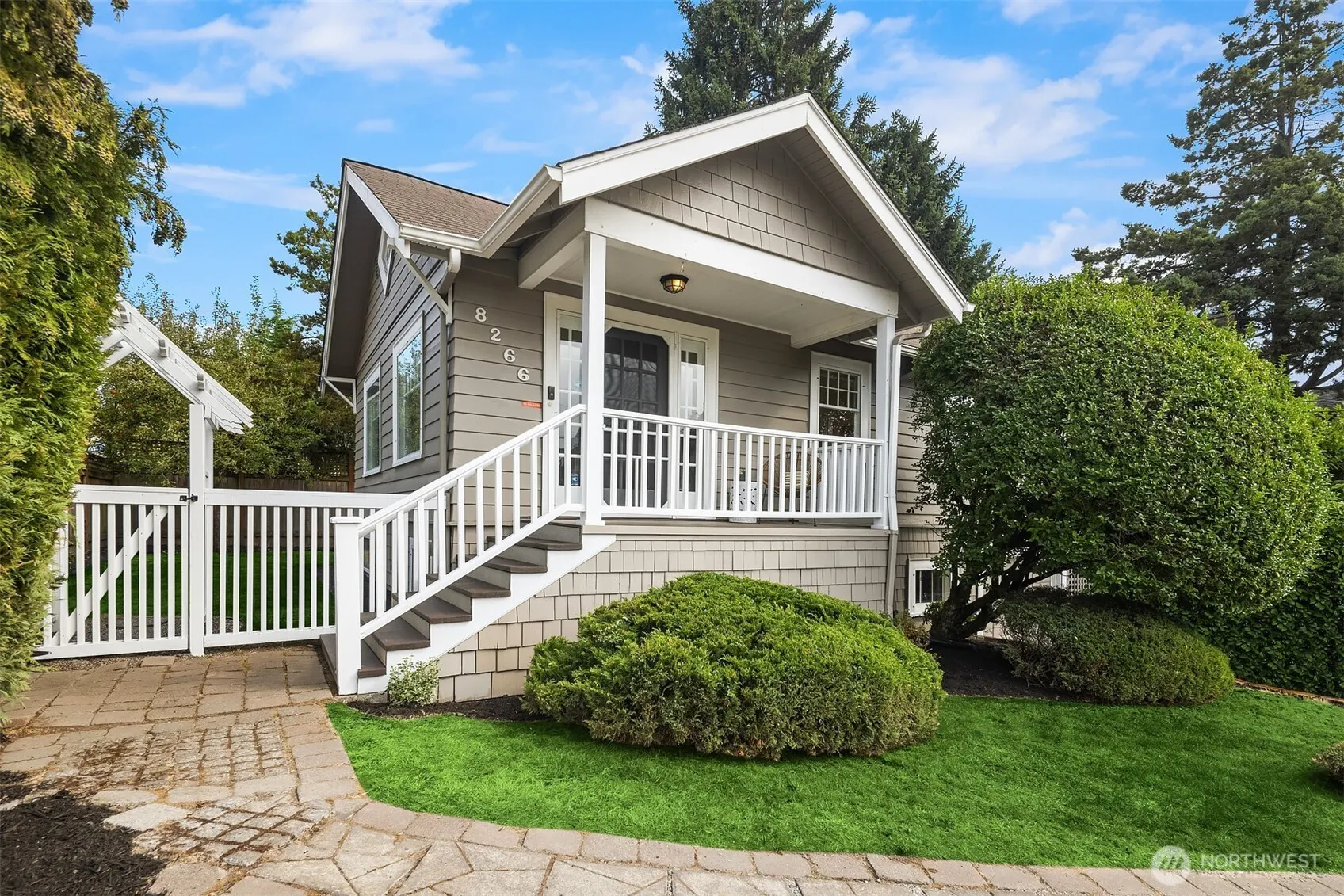 8266 4th Avenue NE, Seattle, WA 98115-4022