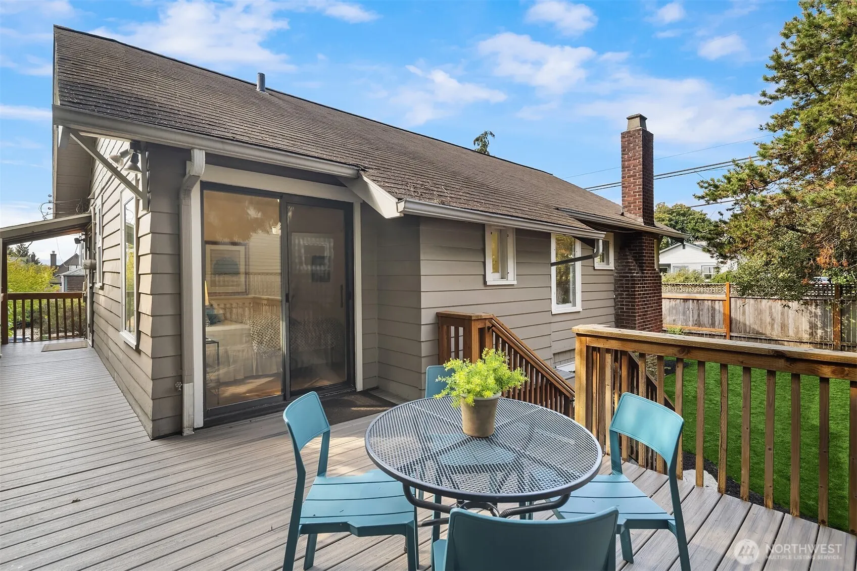 8266 4th Avenue NE, Seattle, WA 98115-4022