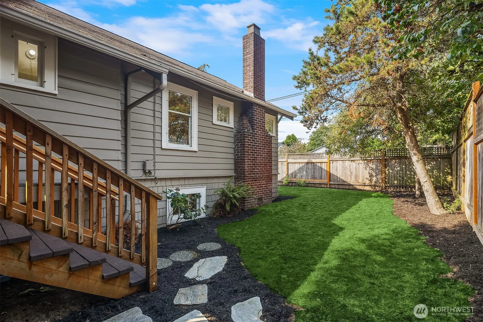 8266 4th Avenue NE, Seattle, WA 98115-4022