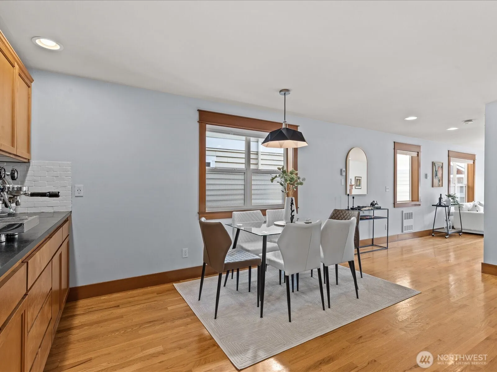 3018 SW Hinds Street , Seattle, WA 98126