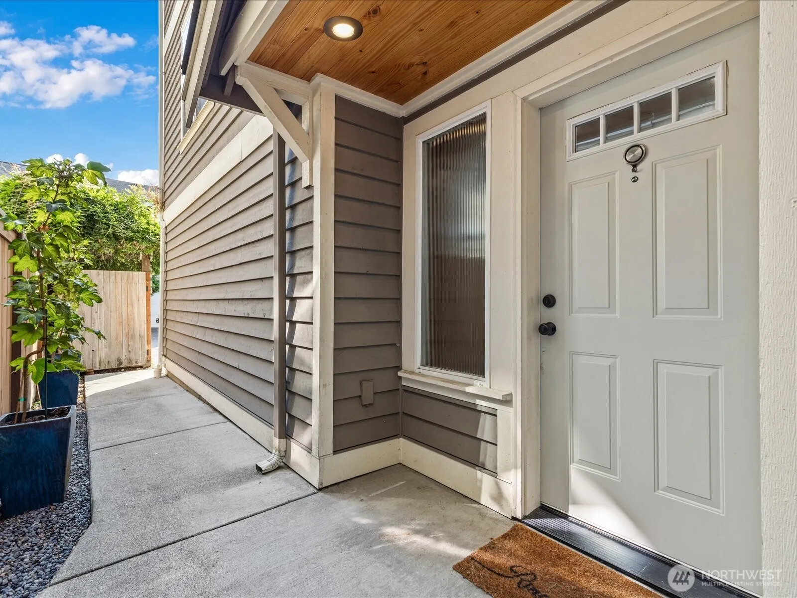 3018 SW Hinds Street , Seattle, WA 98126