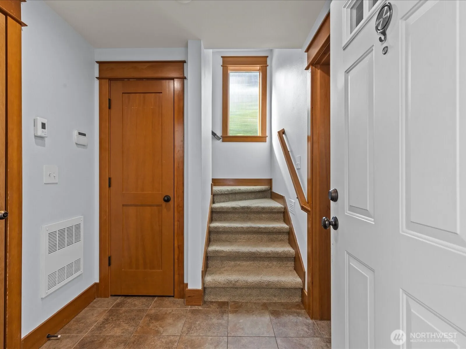 3018 SW Hinds Street , Seattle, WA 98126
