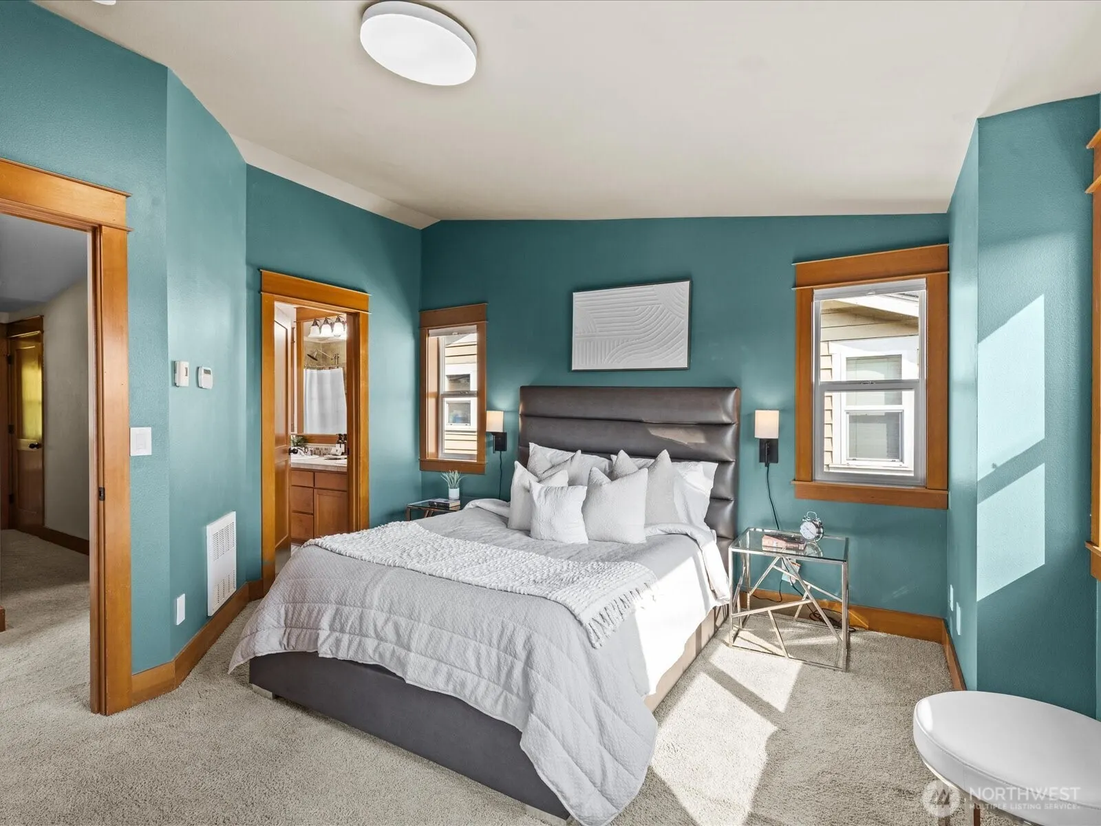 3018 SW Hinds Street , Seattle, WA 98126