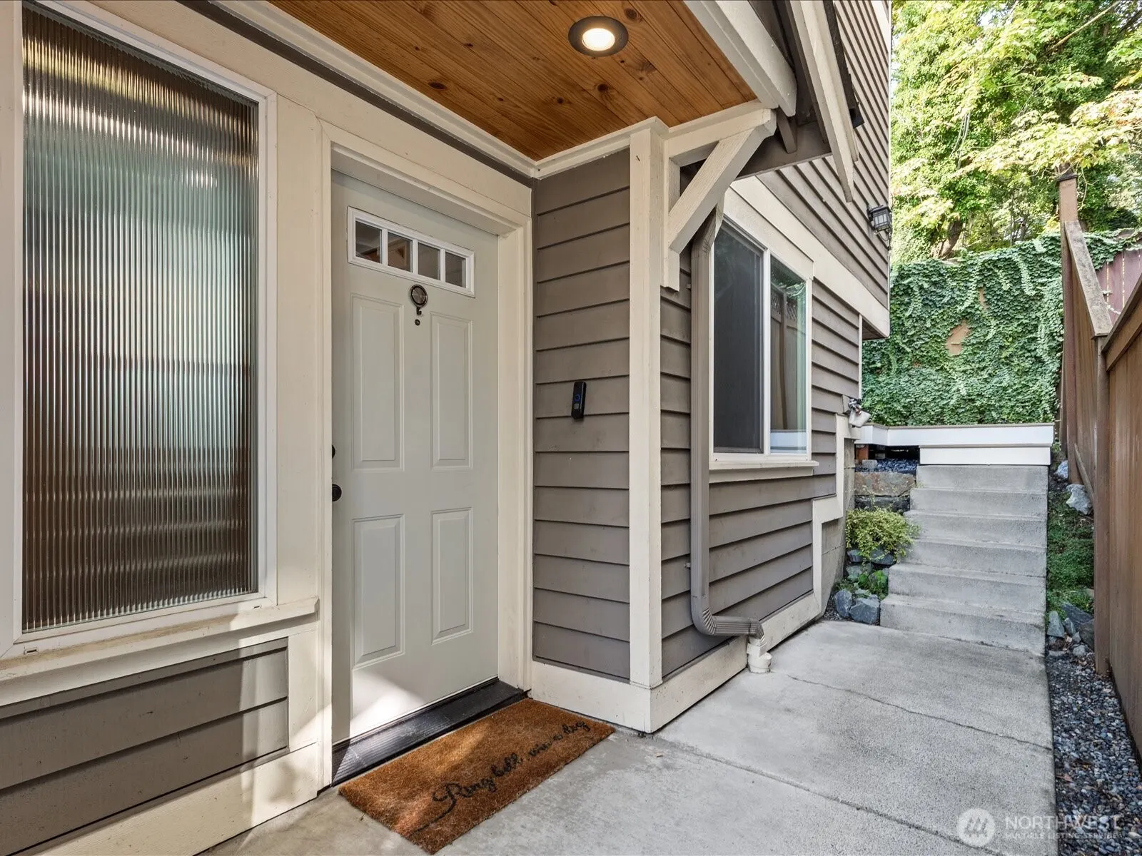 3018 SW Hinds Street , Seattle, WA 98126