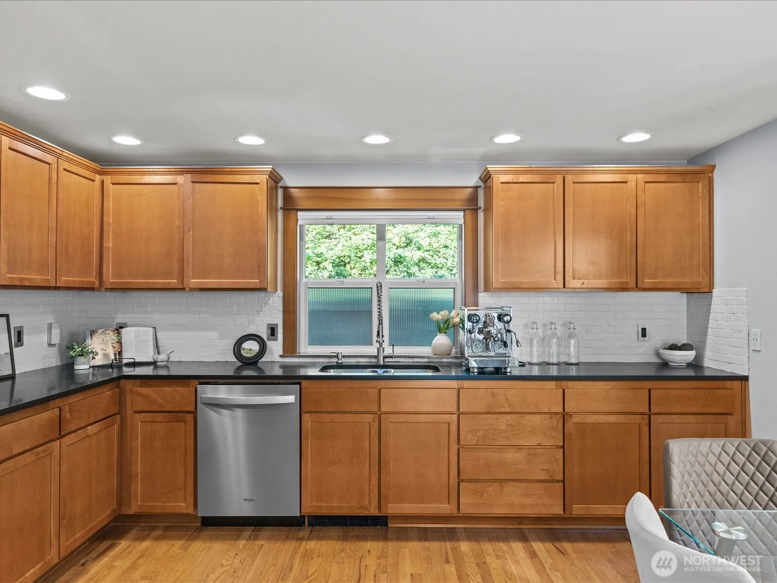 3018 SW Hinds Street , Seattle, WA 98126