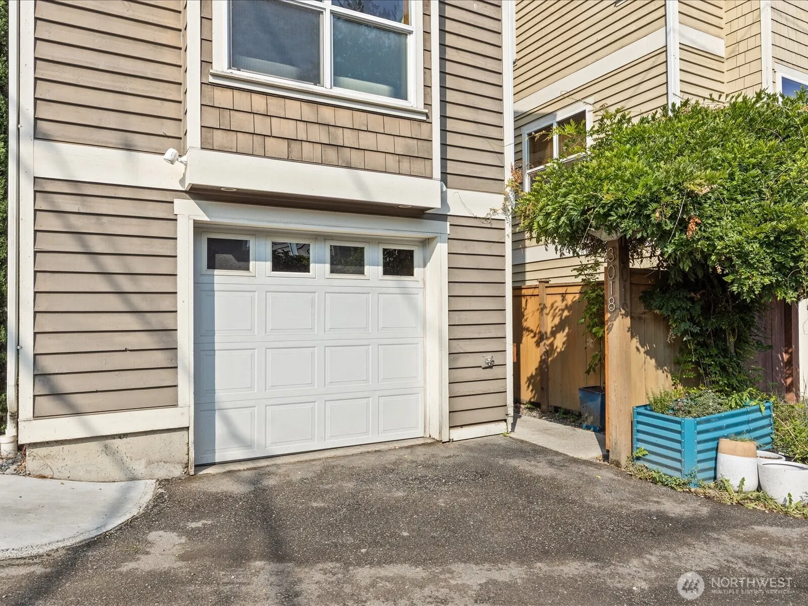 3018 SW Hinds Street , Seattle, WA 98126