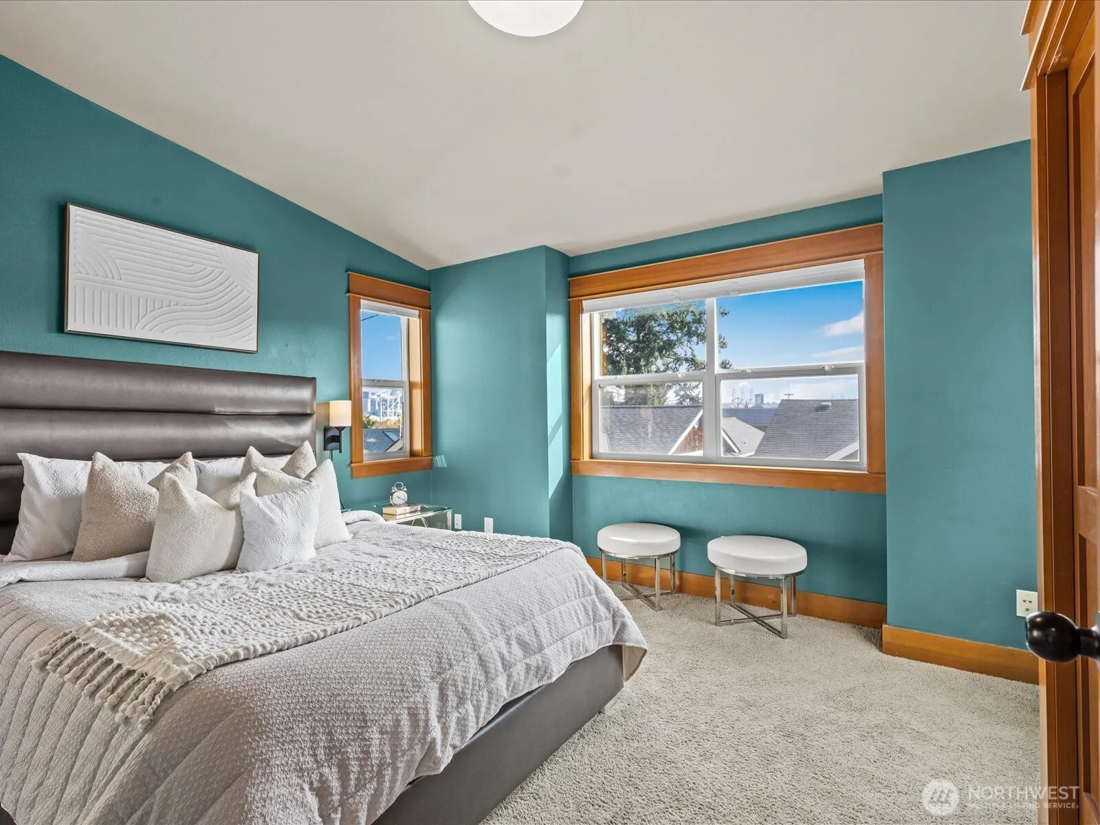 3018 SW Hinds Street , Seattle, WA 98126