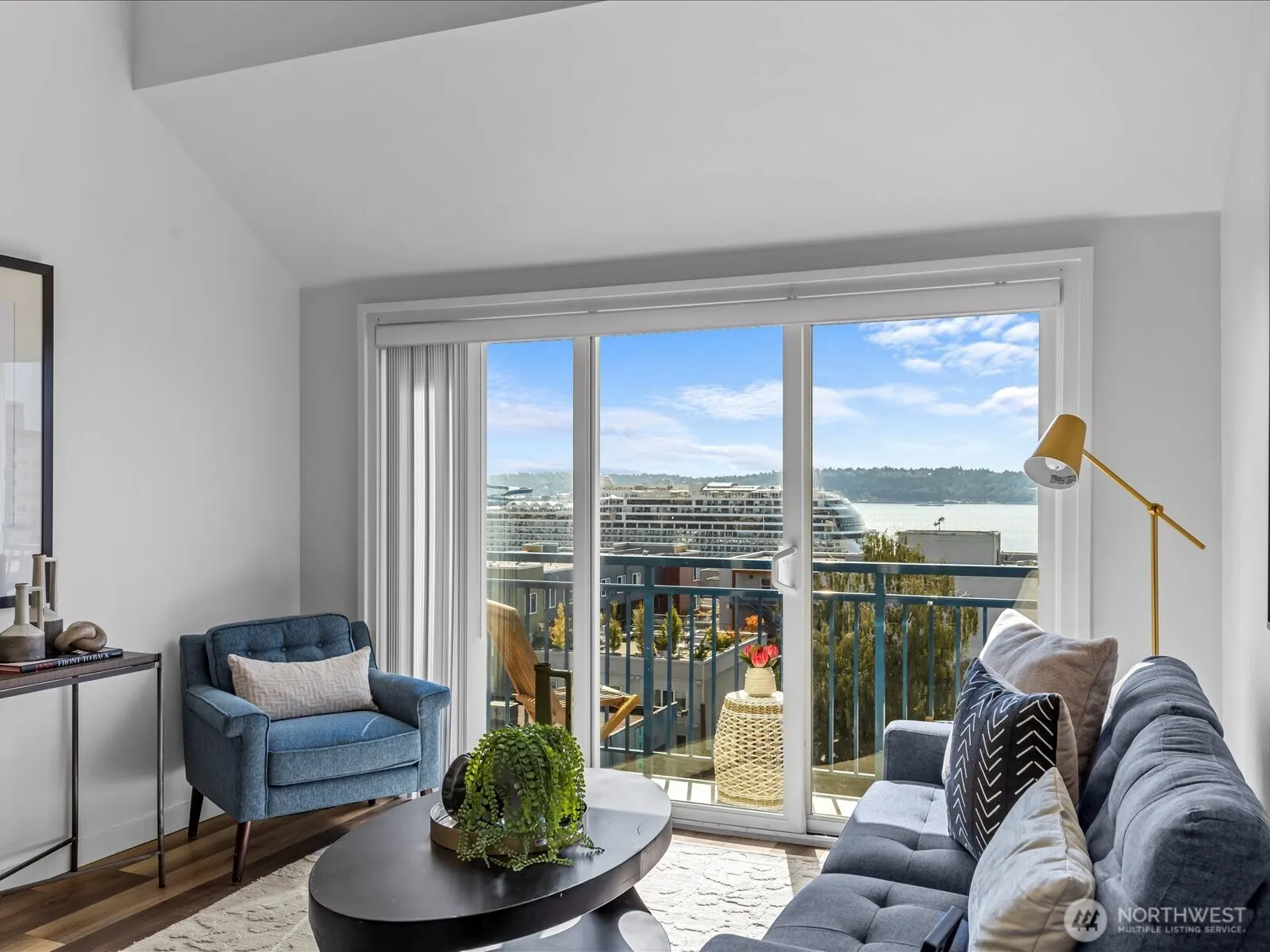 2414 1st Avenue #710, Seattle, WA 98121