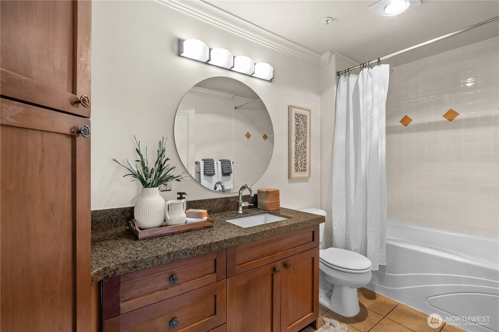3919 Latona Avenue NE #305, Seattle, WA 98105