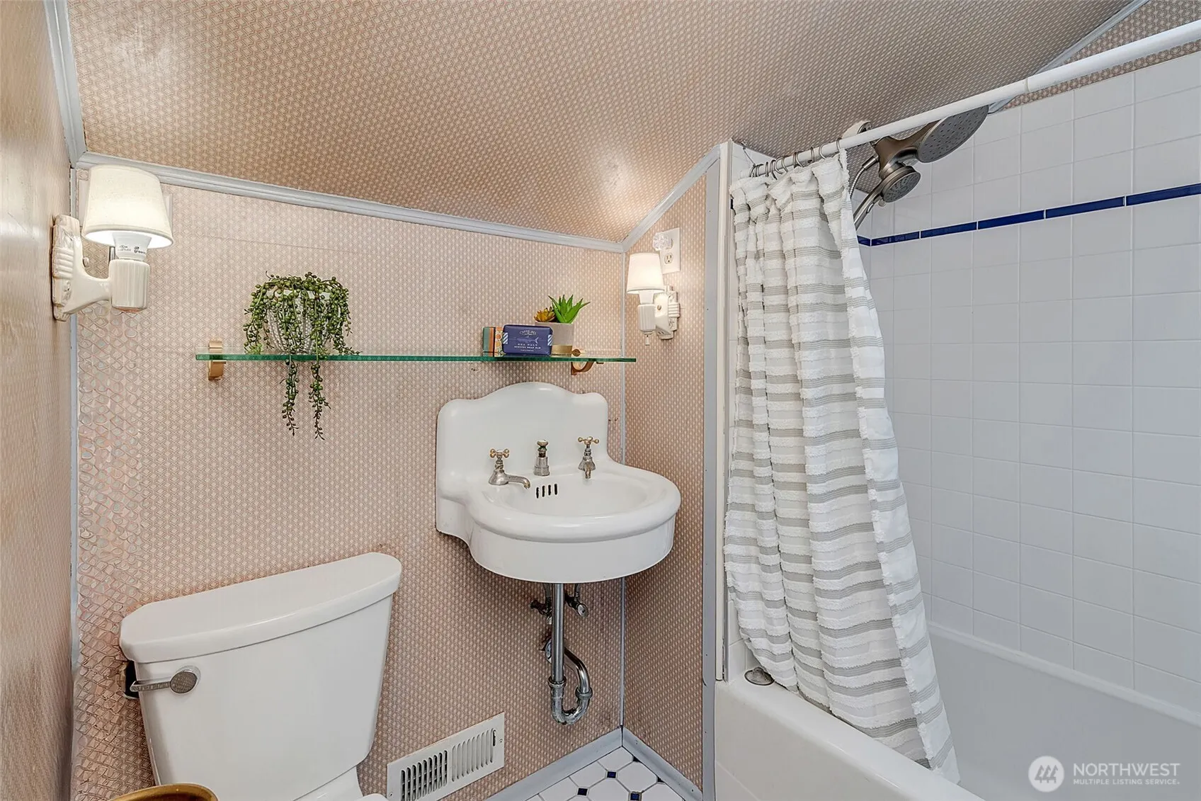 9733 Arrowsmith Avenue S, Seattle, WA 98118
