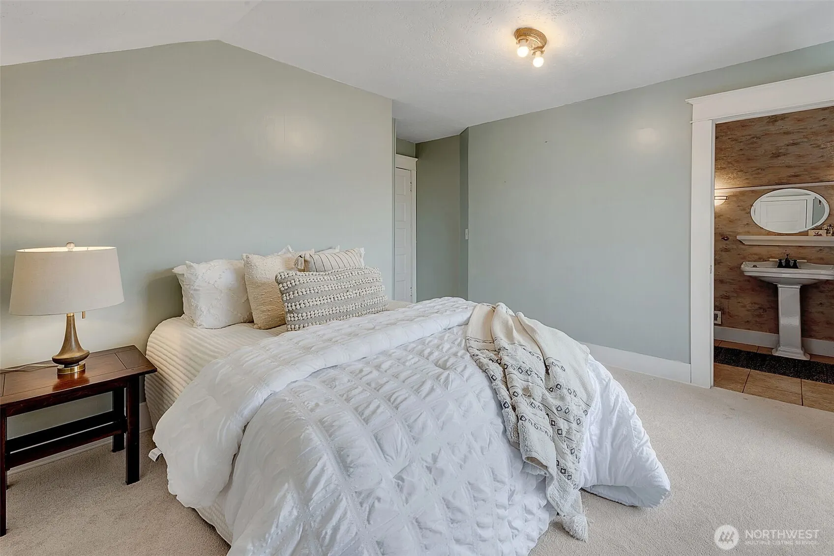 9733 Arrowsmith Avenue S, Seattle, WA 98118