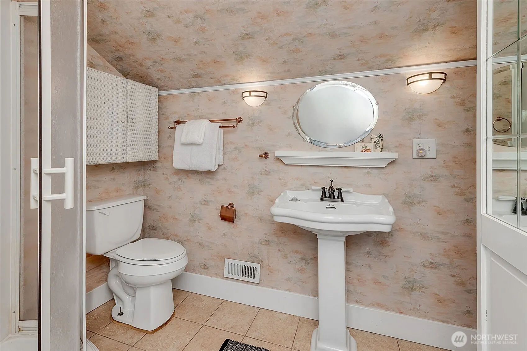 9733 Arrowsmith Avenue S, Seattle, WA 98118
