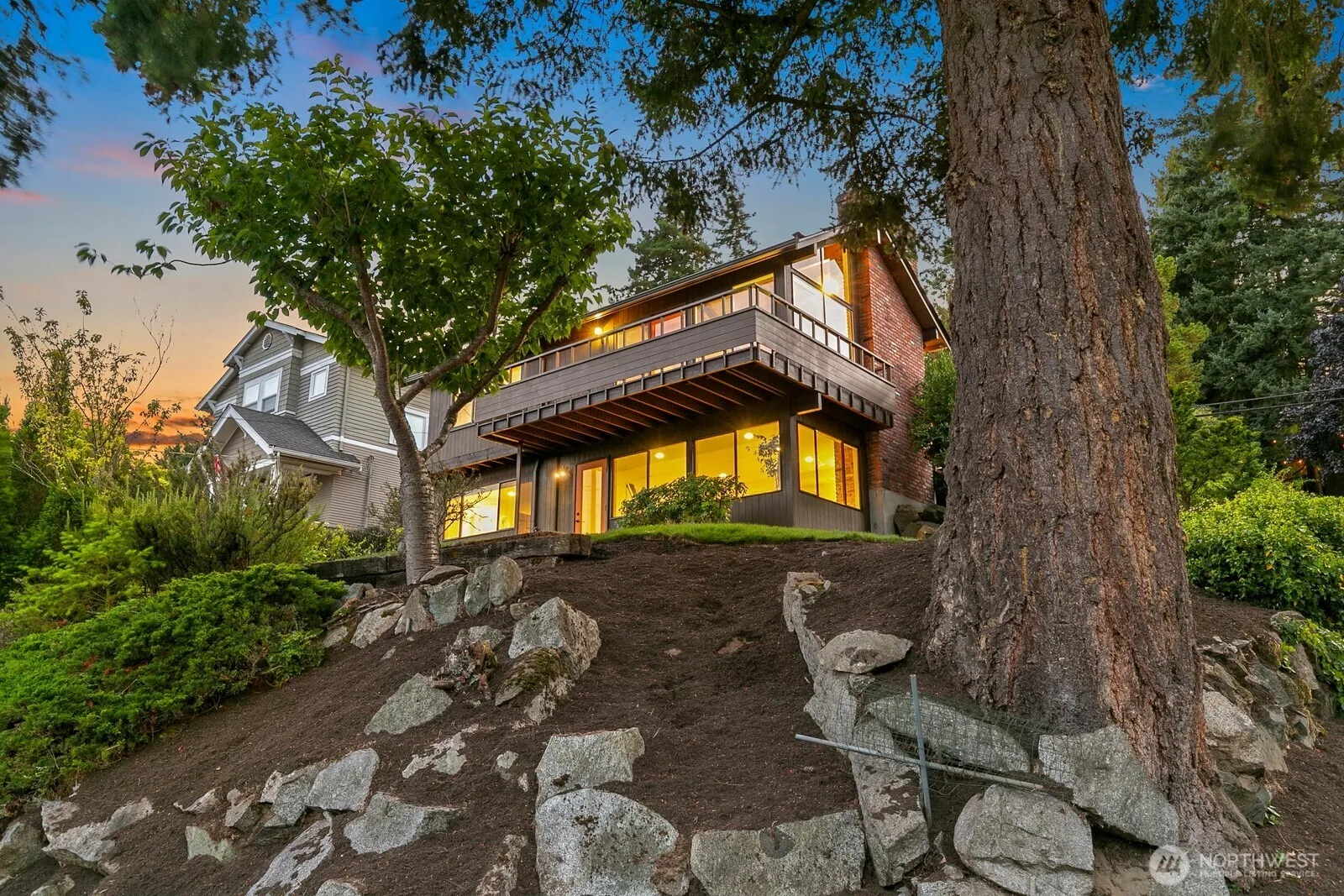 3455 35th Ave W , Seattle, WA 98199