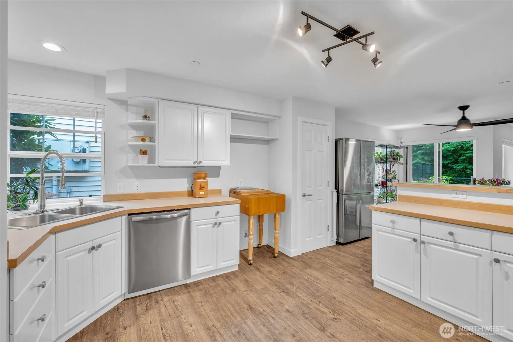 2300 Jefferson Avenue NE #B105, Renton, WA 98056