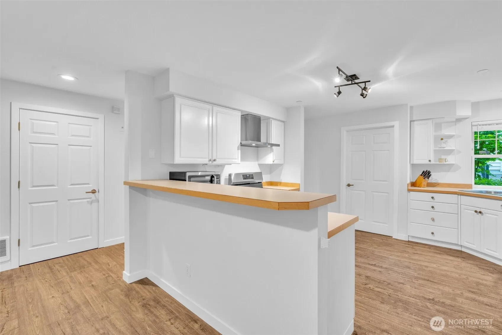 2300 Jefferson Avenue NE #B105, Renton, WA 98056
