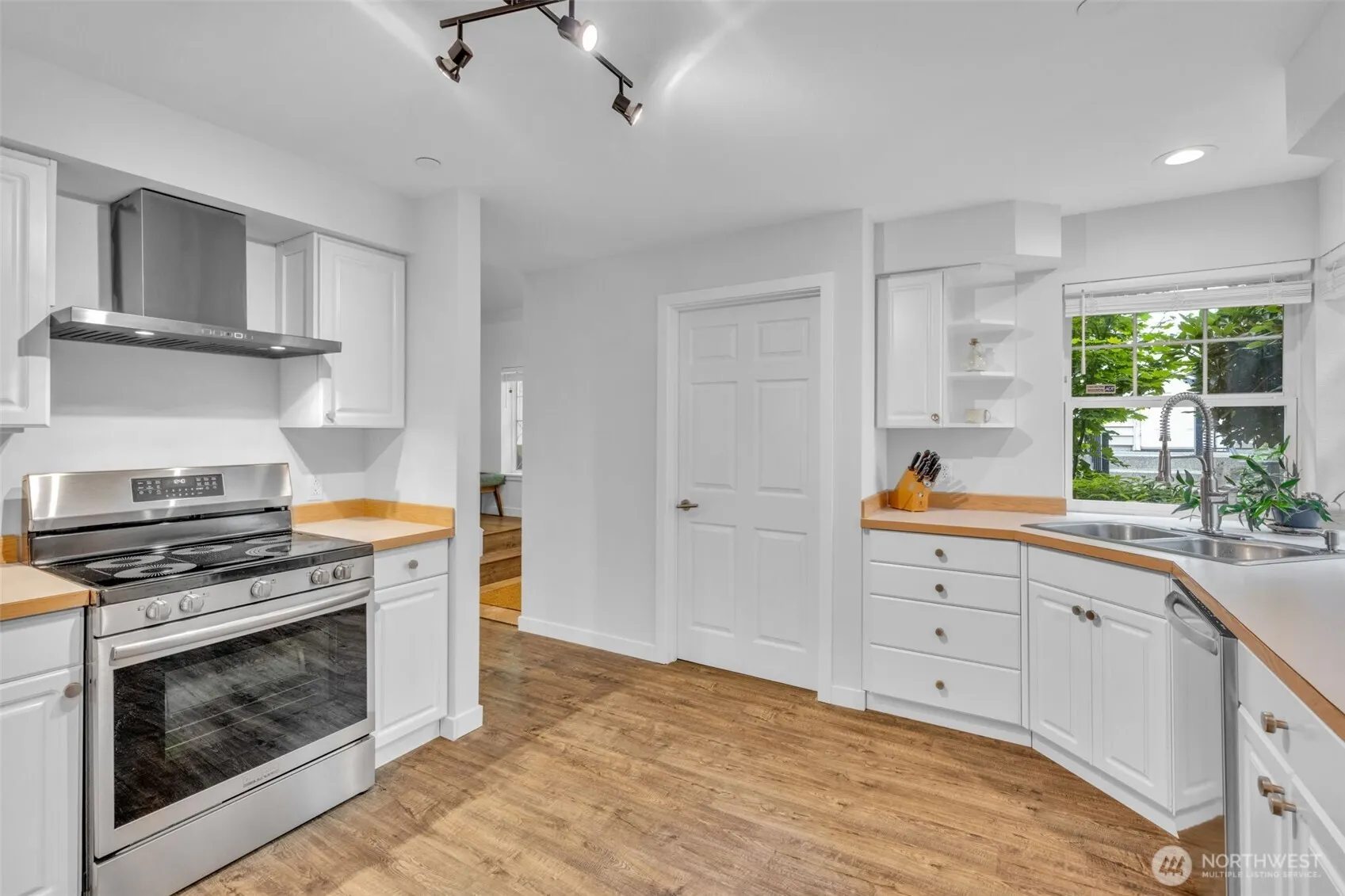 2300 Jefferson Avenue NE #B105, Renton, WA 98056