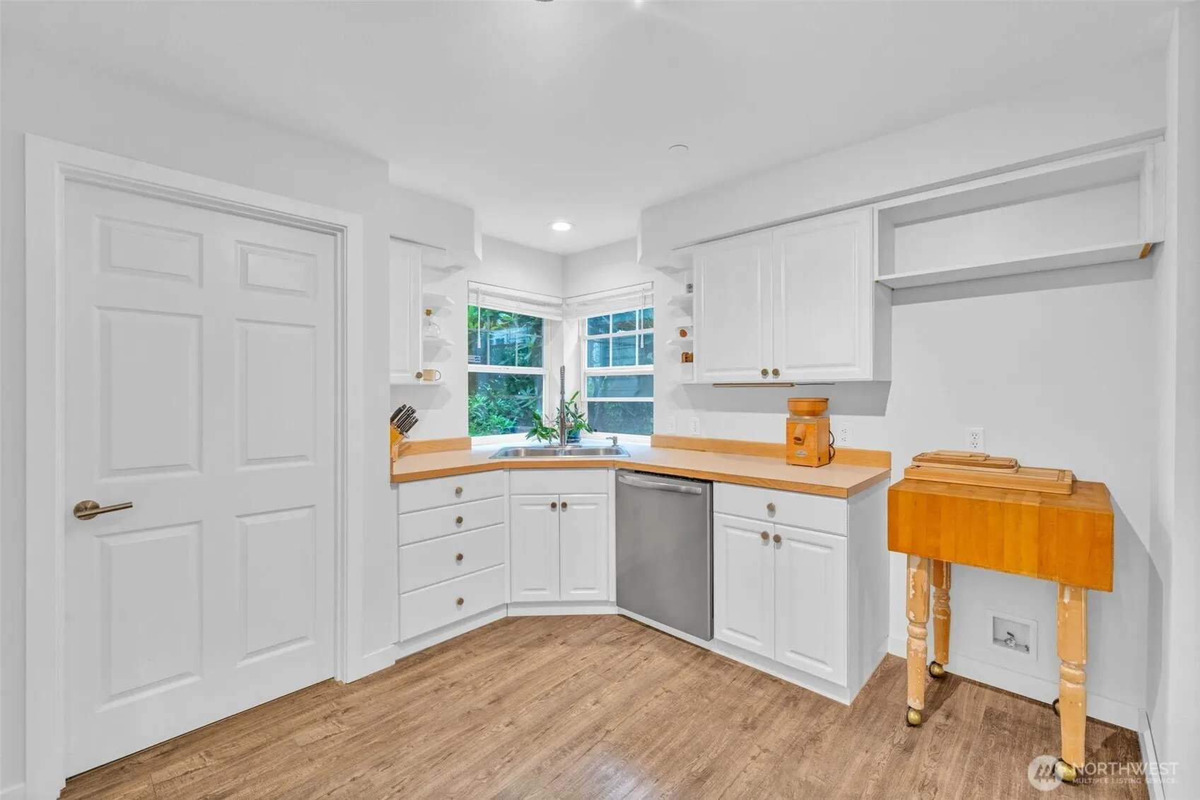 2300 Jefferson Avenue NE #B105, Renton, WA 98056