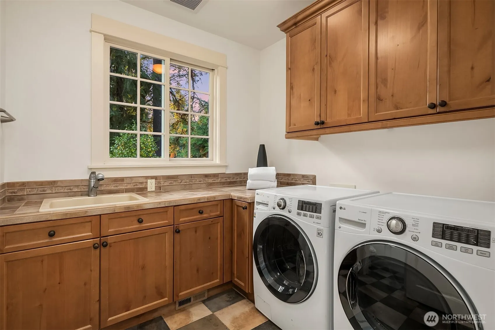 10605 SE 30th Street , Bellevue, WA 98004