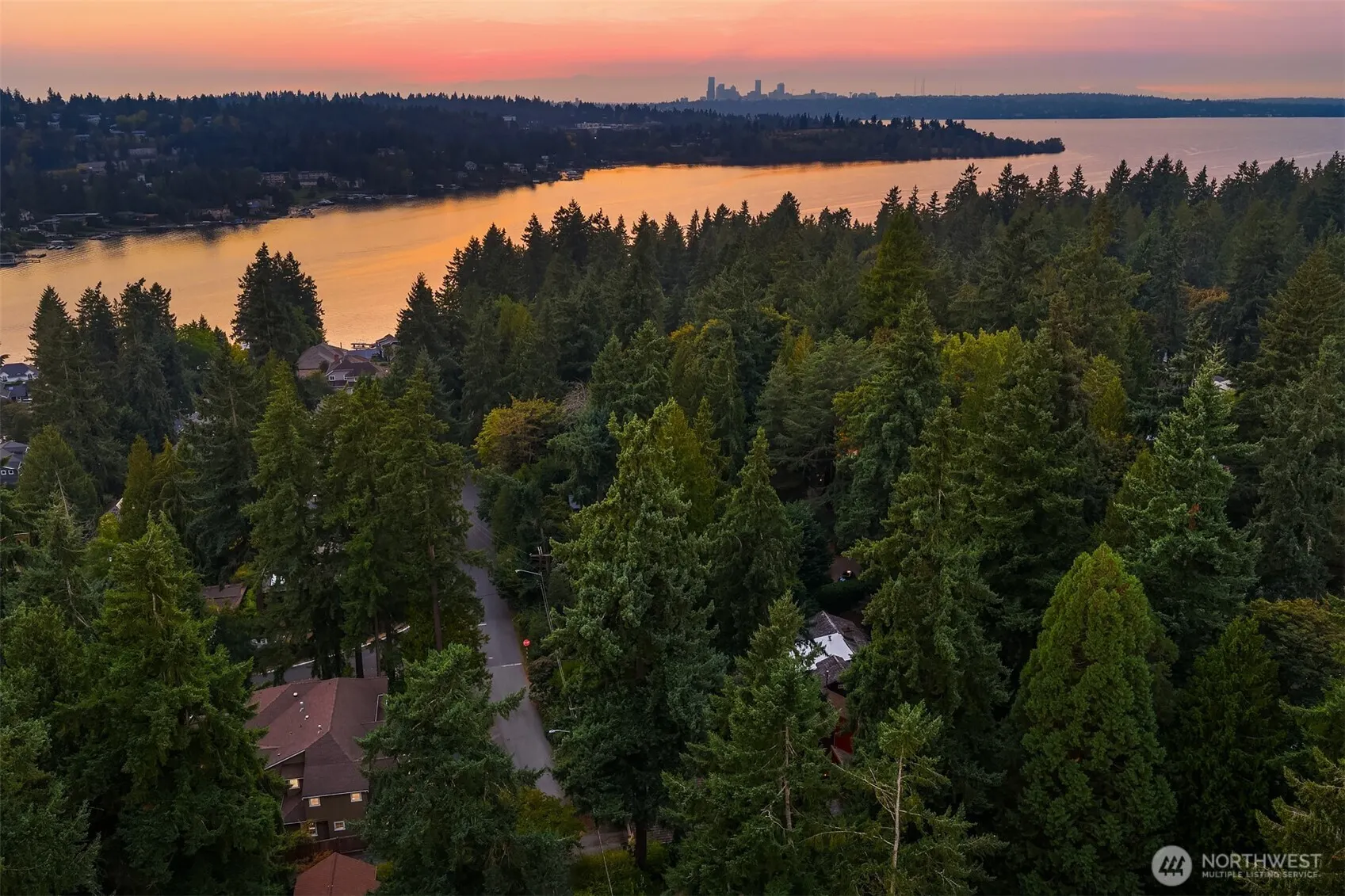 10605 SE 30th Street , Bellevue, WA 98004