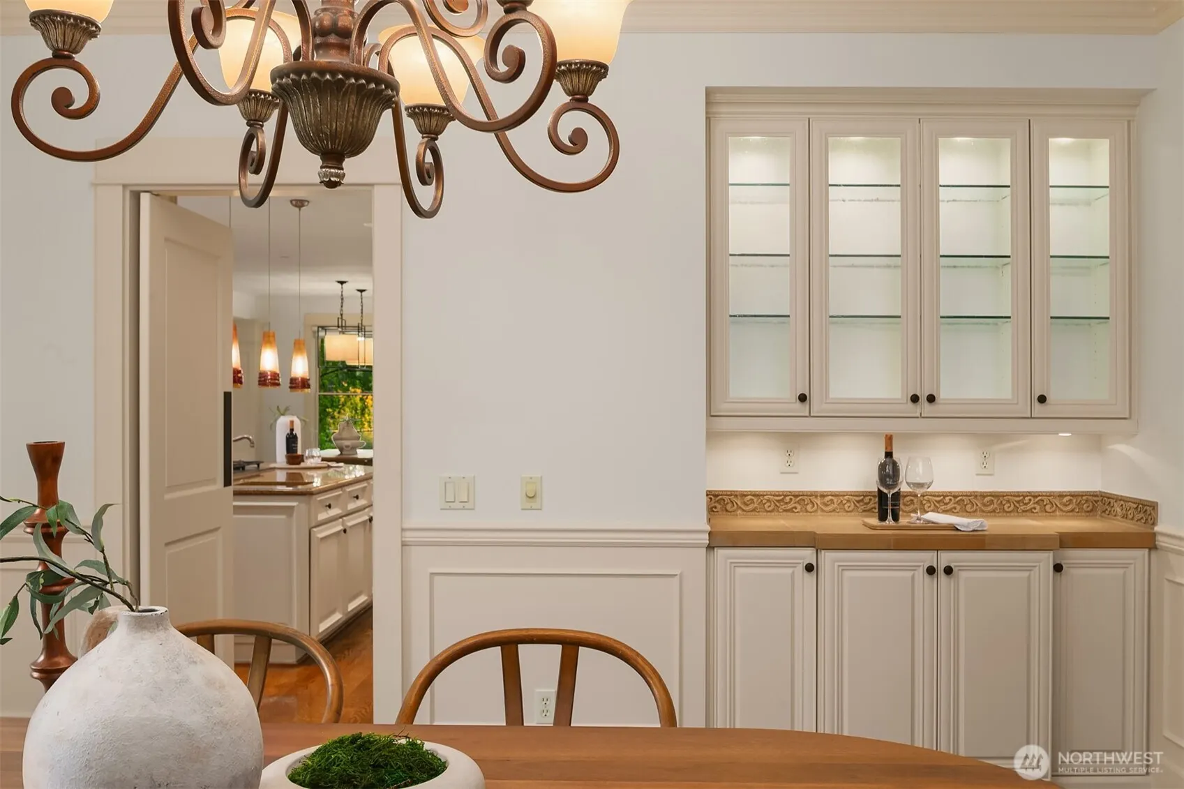 10605 SE 30th Street , Bellevue, WA 98004
