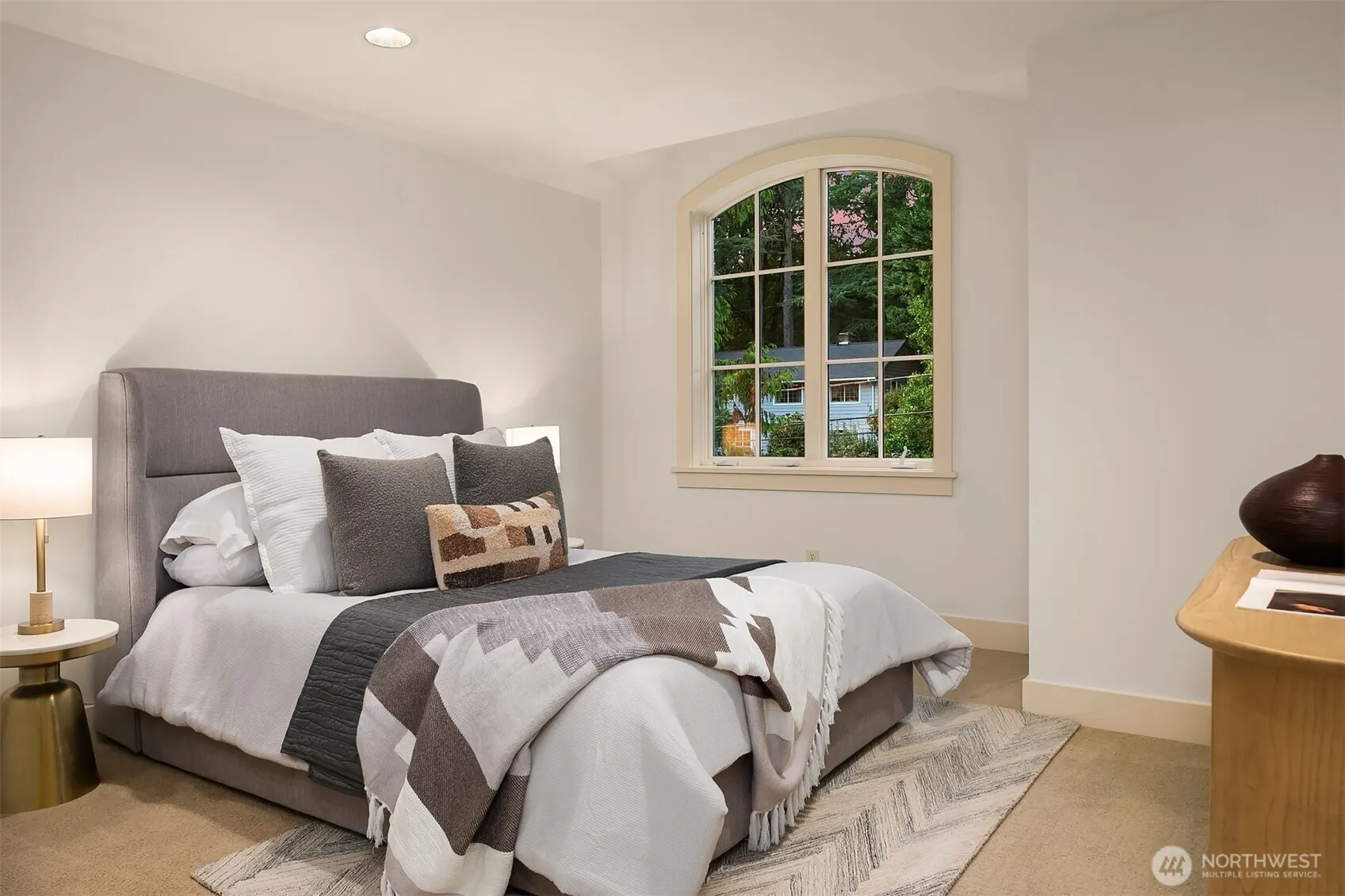 10605 SE 30th Street , Bellevue, WA 98004