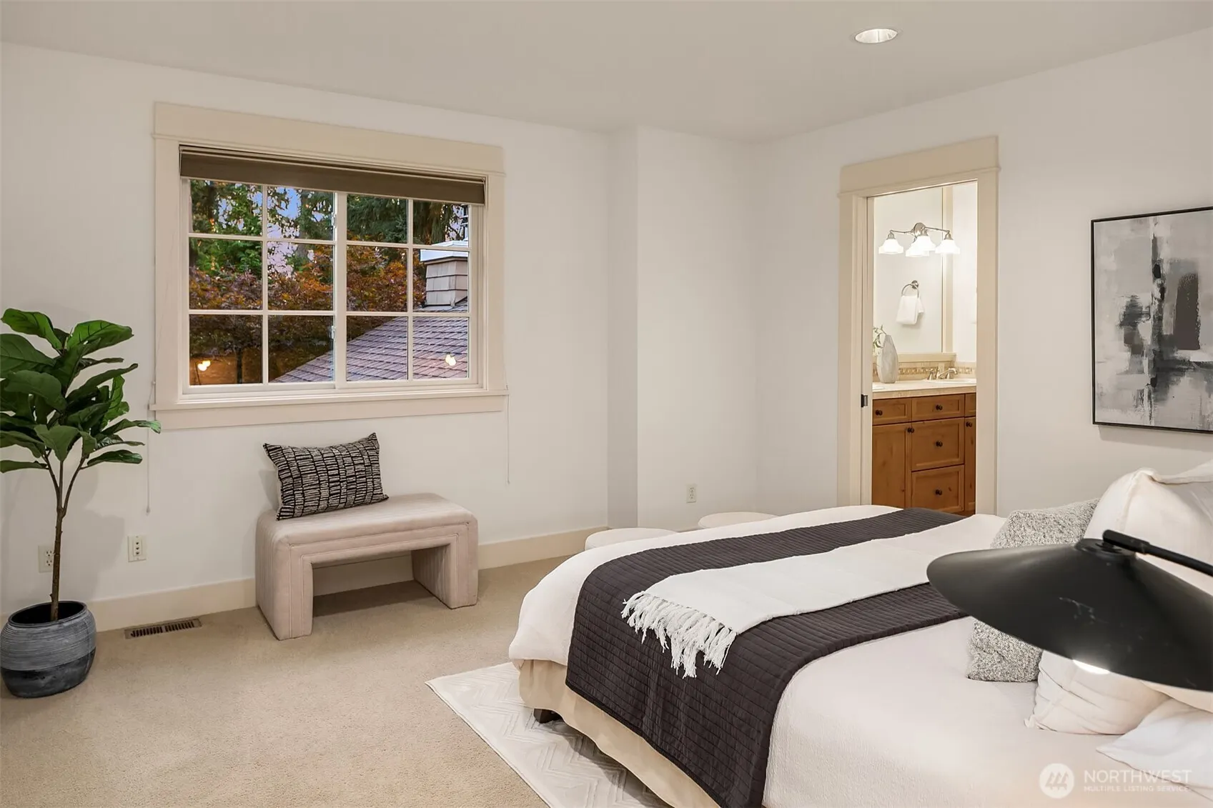10605 SE 30th Street , Bellevue, WA 98004