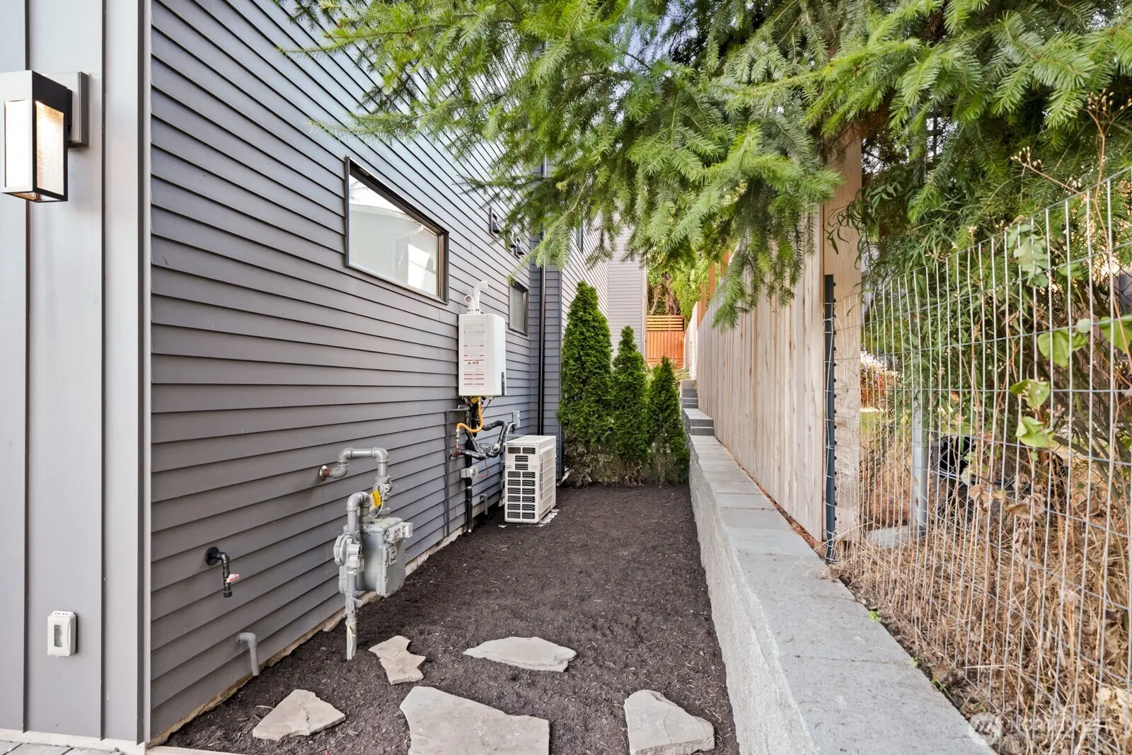 748 N 96th Street , Seattle, WA 98103