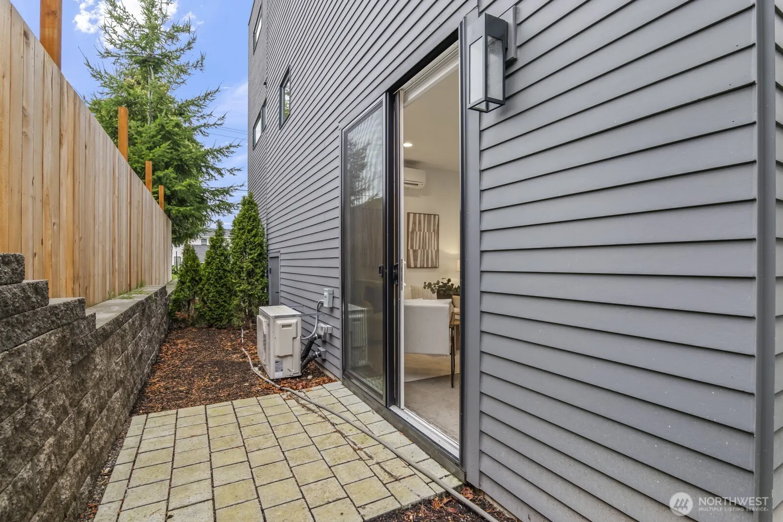 748 N 96th Street #B, Seattle, WA 98103