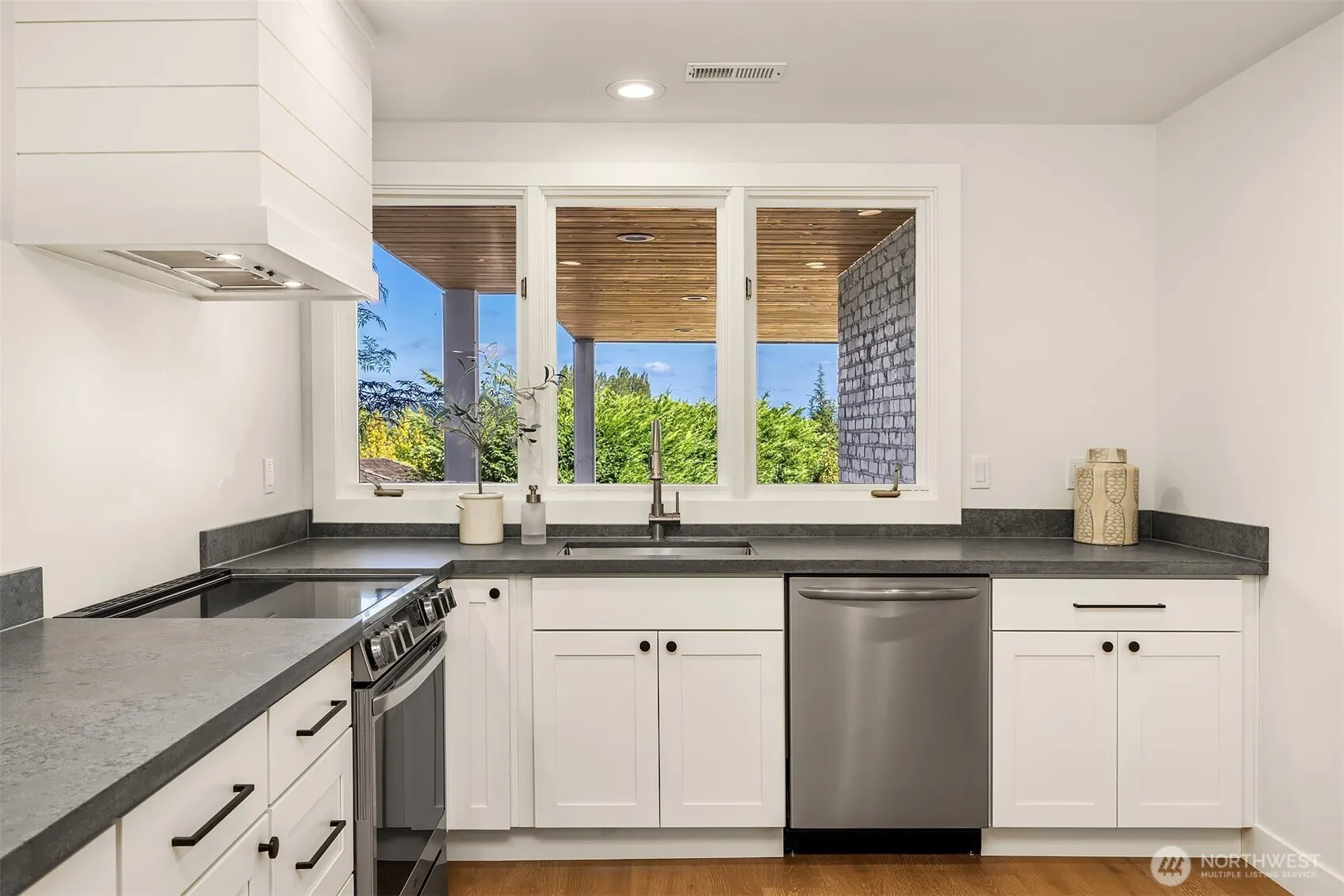 8902 45th Avenue NE, Seattle, WA 98115