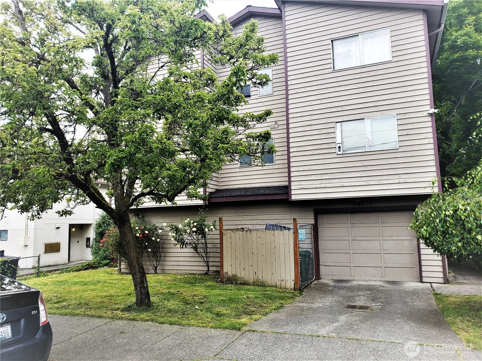 14009 32nd Avenue NE #101, Seattle, WA 98125