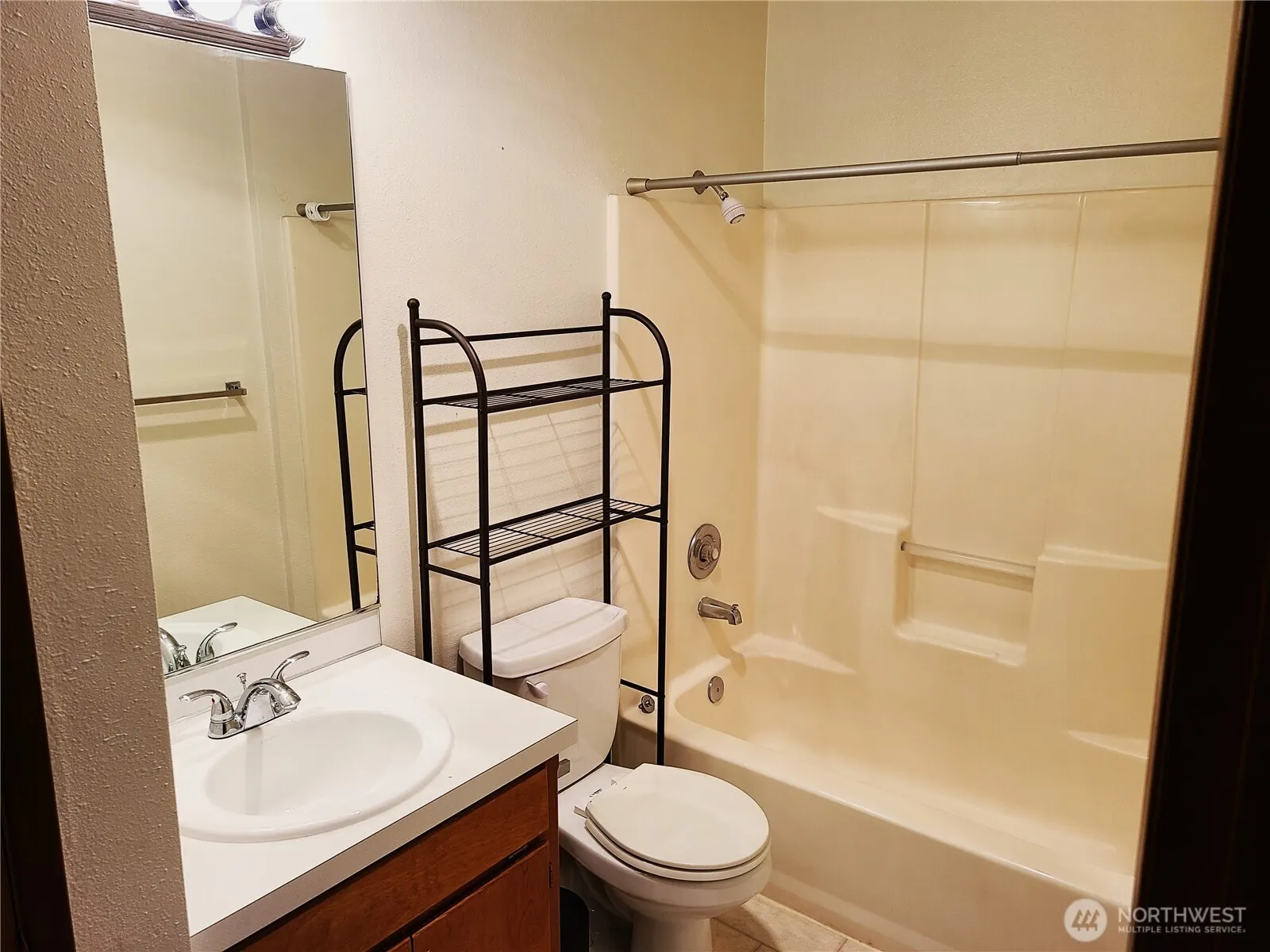 14009 32nd Avenue NE #101, Seattle, WA 98125