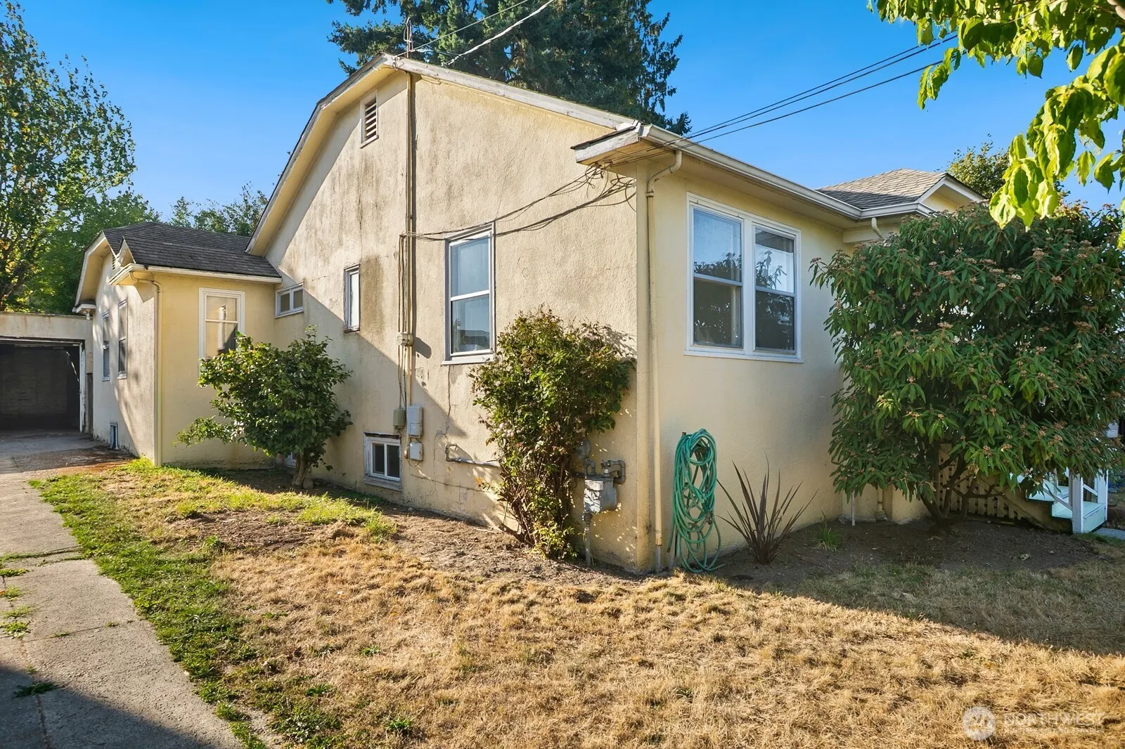5037 Bowen Place S, Seattle, WA 98118
