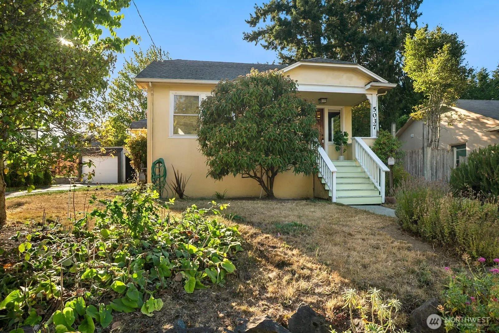 5037 Bowen Place S, Seattle, WA 98118
