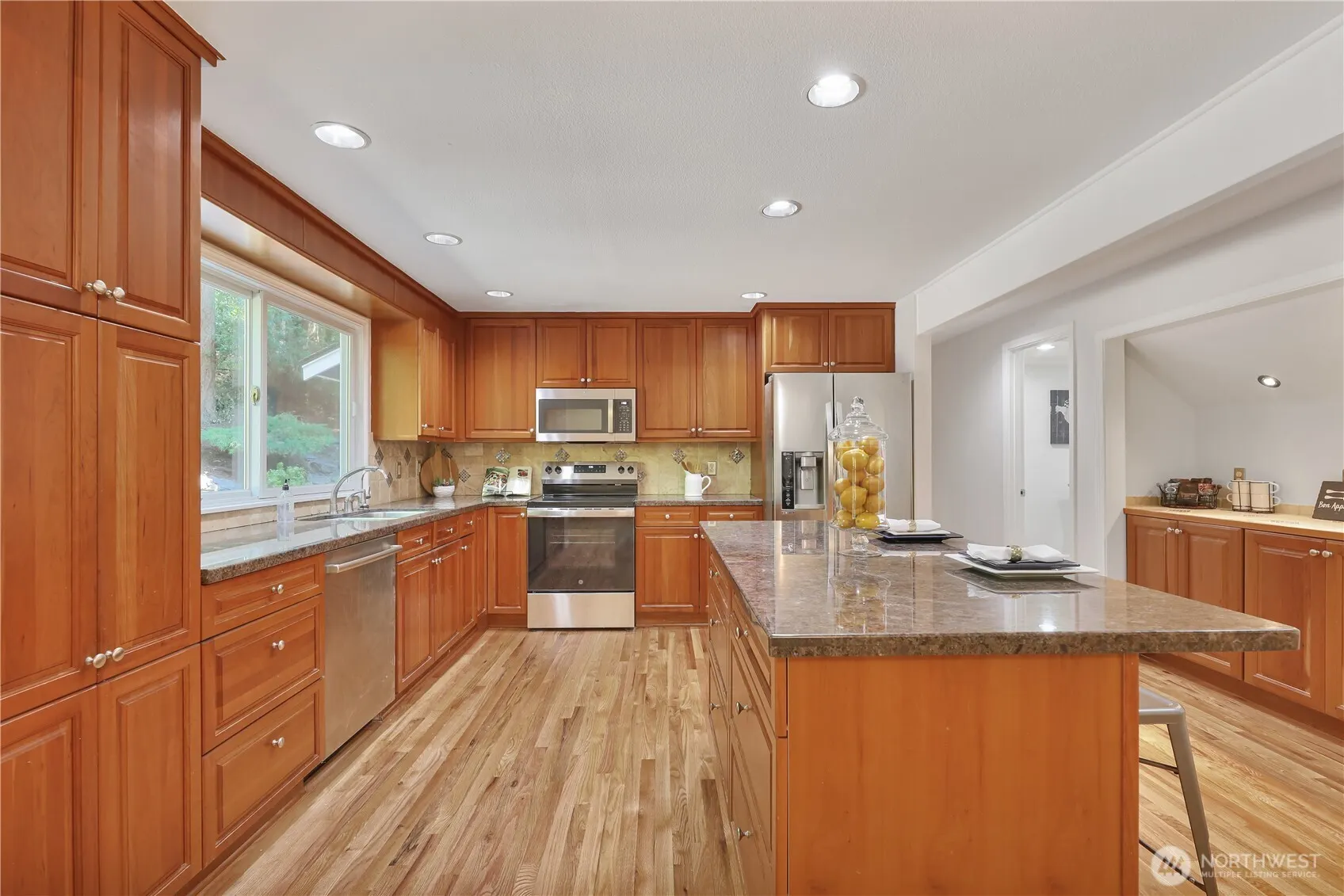 21700 SE 37th Street , Sammamish, WA 98075