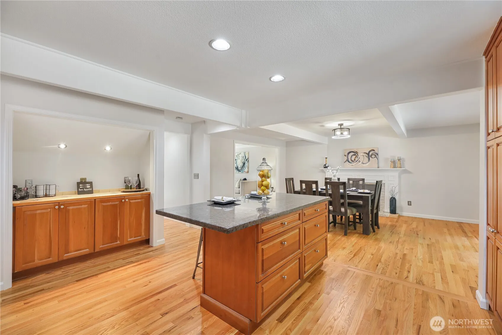 21700 SE 37th Street , Sammamish, WA 98075