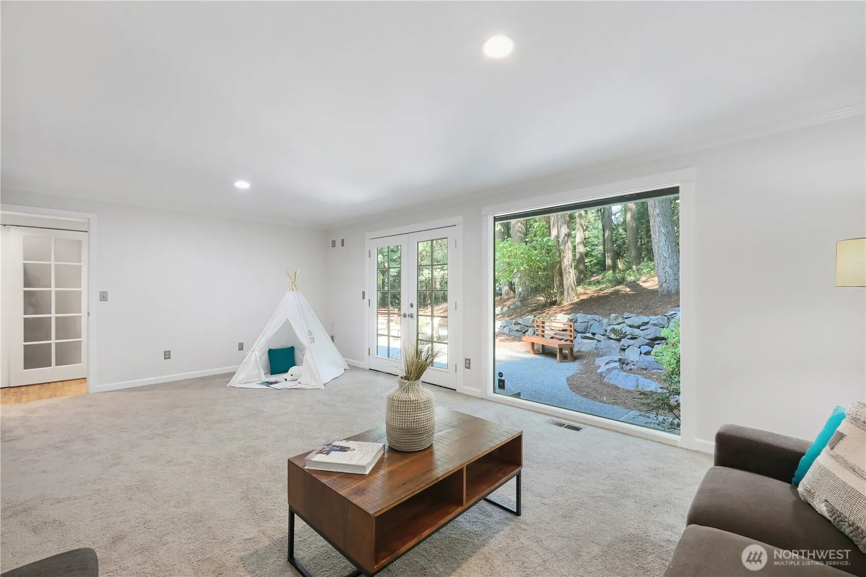 21700 SE 37th Street , Sammamish, WA 98075