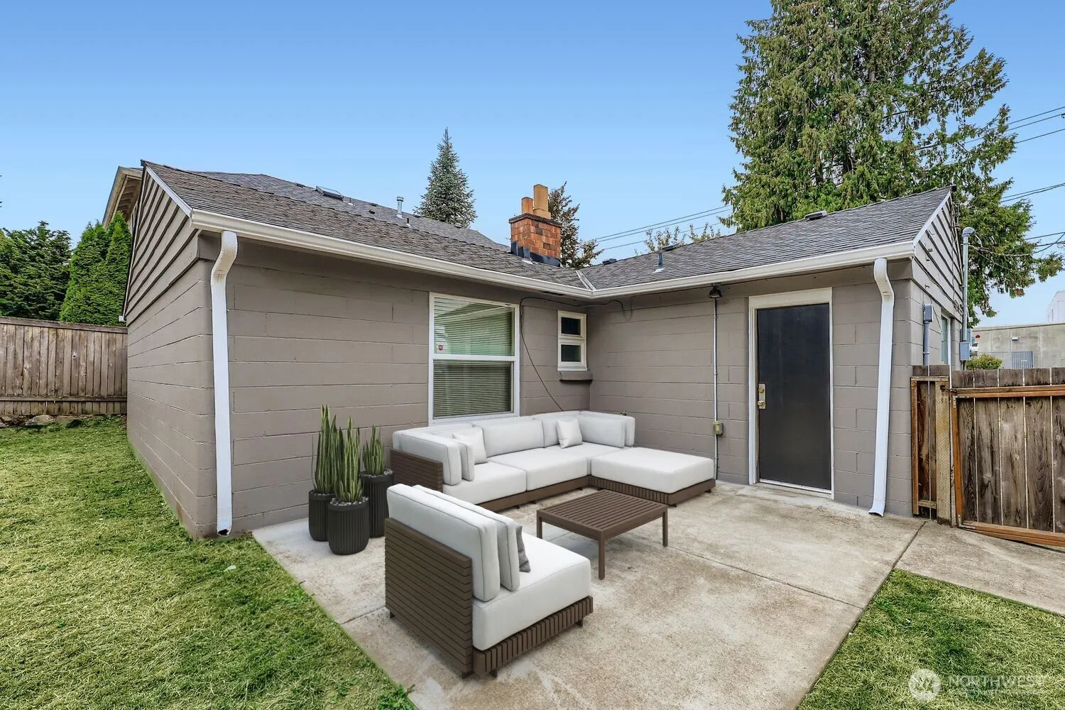 9042 Wallingford Avenue N, Seattle, WA 98103