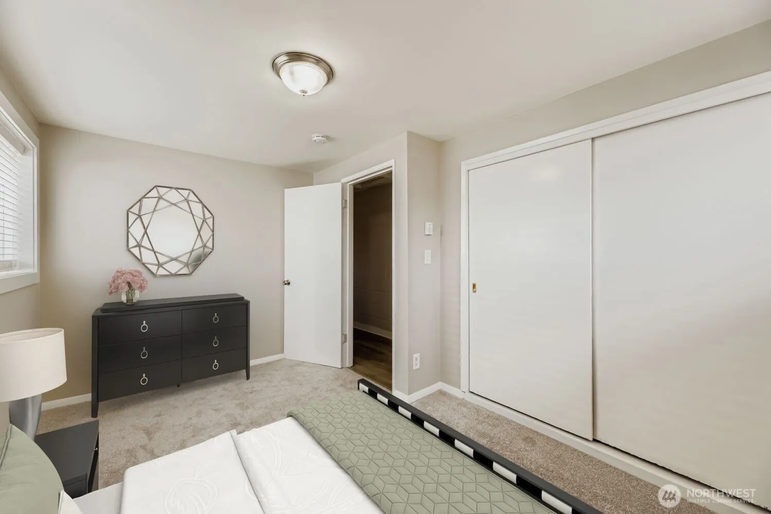 9042 Wallingford Avenue N, Seattle, WA 98103