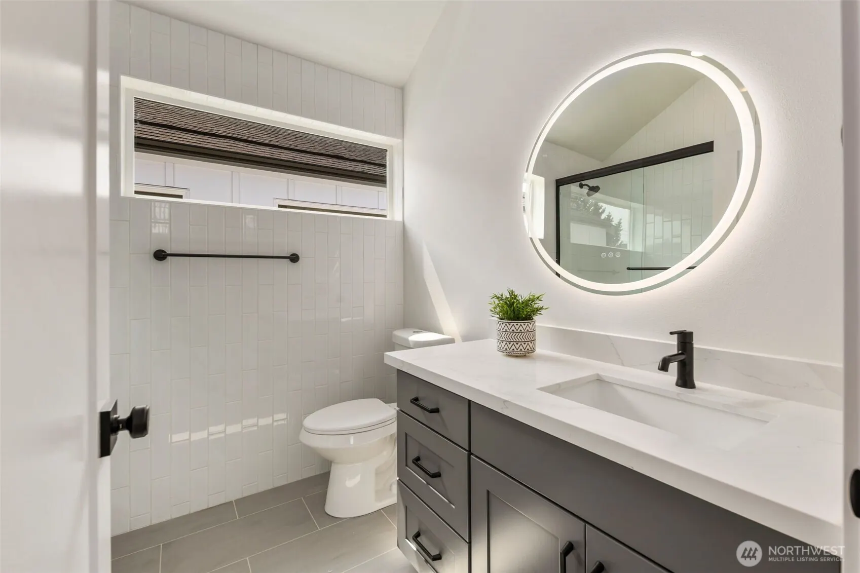 818 B S Sullivan Street , Seattle, WA 98108
