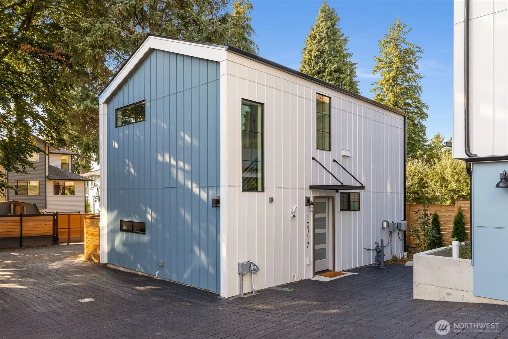 10717 2nd Avenue NW, Seattle, WA 98177-4807