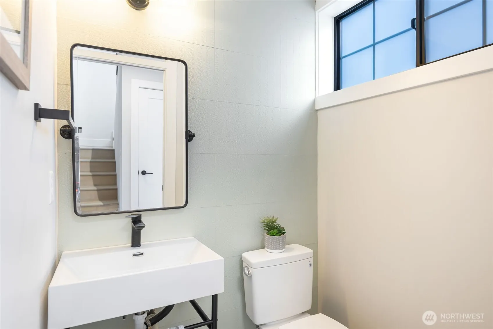 10717 2nd Avenue NW, Seattle, WA 98177-4807