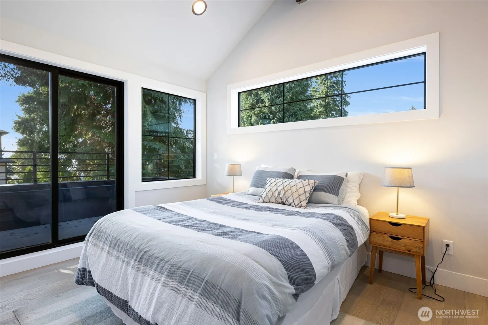 10717 2nd Avenue NW, Seattle, WA 98177-4807