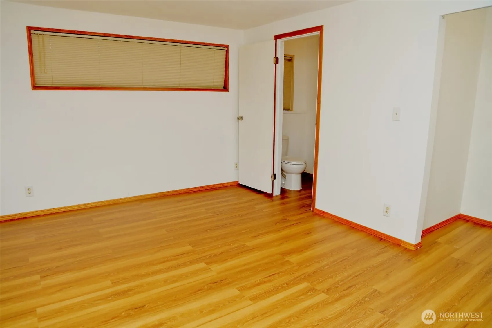 12037 71 st Avenue S, Seattle, WA 98178-4123