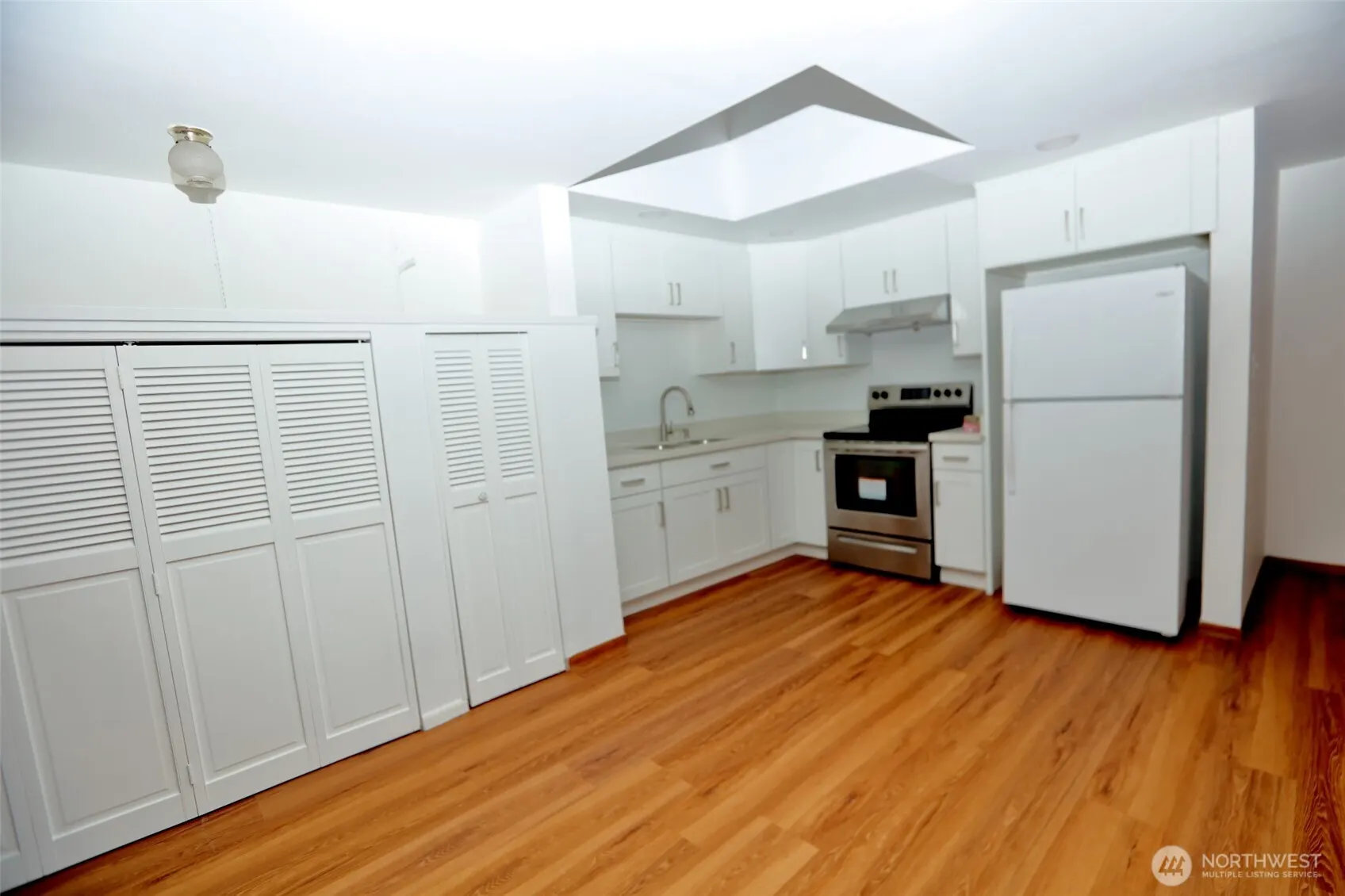 12037 71 st Avenue S, Seattle, WA 98178-4123