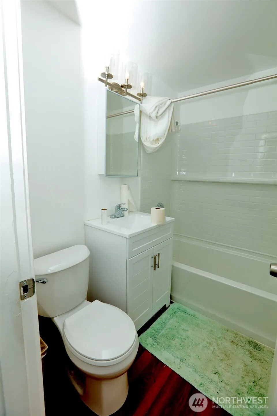 12037 71 st Avenue S, Seattle, WA 98178-4123
