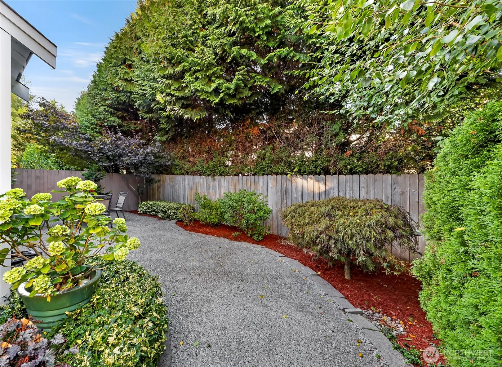 319 196th Place SW #102, Lynnwood, WA 98036