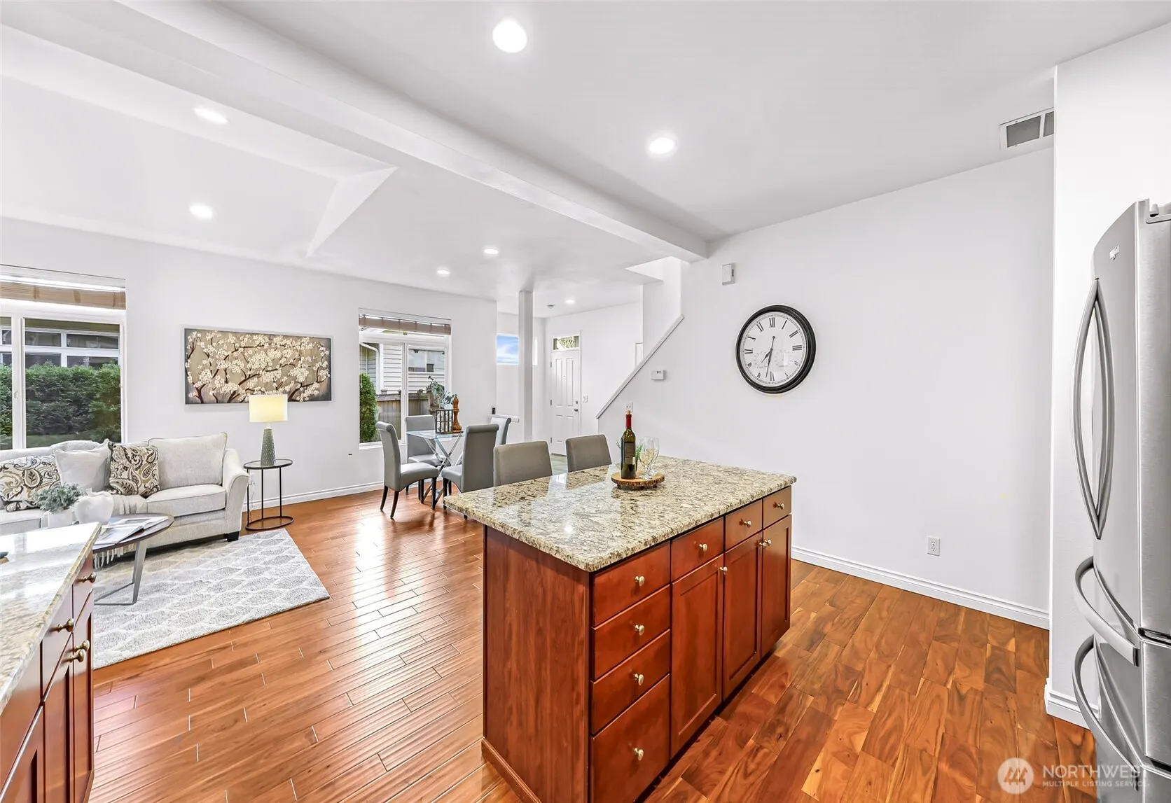 319 196th Place SW #102, Lynnwood, WA 98036